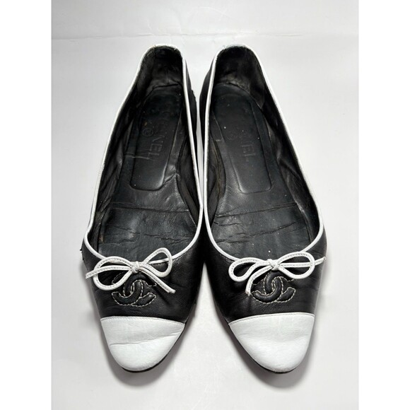 Chanel Ballet Flats Bi-Color Black & White w/ Bow Accent CC Logo Sz EU 37 7 - Picture 1 of 14